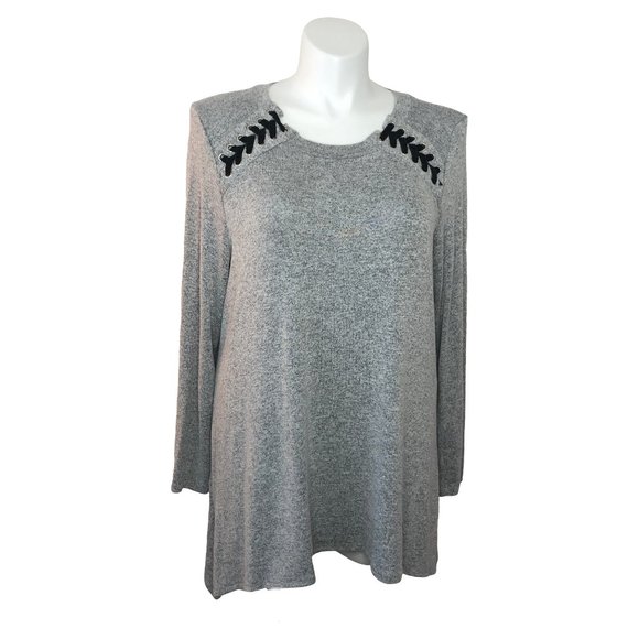 Zac & Rachel Sweaters - Zac & Rachel Laced Shoulder Top Size 2X